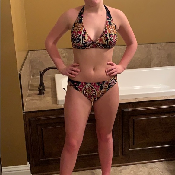 Bikini - Picture 2 of 3